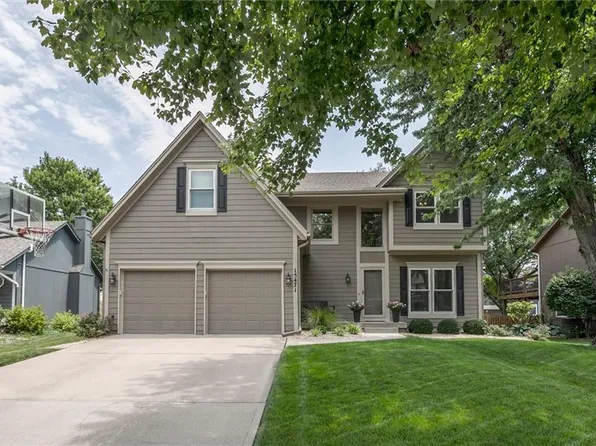 15471 Wyandotte Dr, Olathe, KS 66062