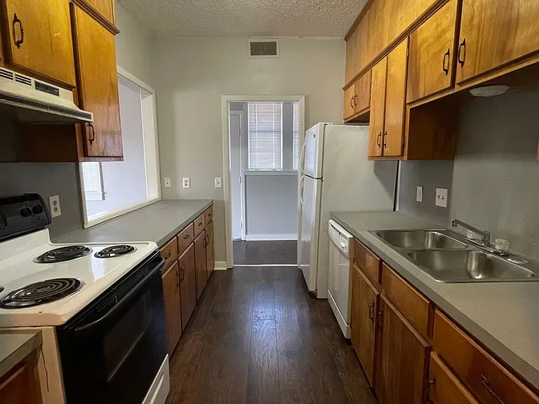 814 Main St — Photo 5