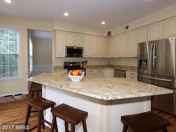 Kitchen completely remodeled!! 42" cabinets