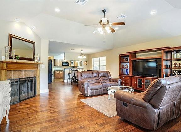 4th image of 121 Luke Dr
