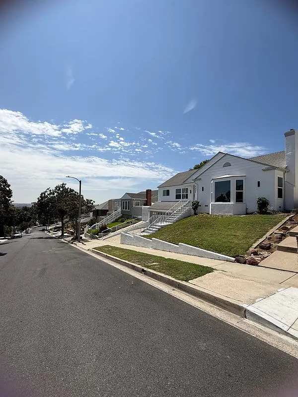 3 bed, 3.0 bath, 1776 sqft, $5,800 — Photo 3