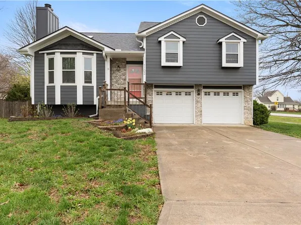 1102 W Huntington Dr, Greenwood, MO 64034