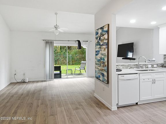 4th image of 4700 SW ARCHER Road #D27