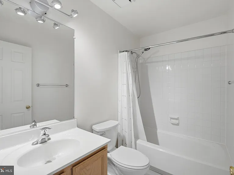 2449 Clover Field Cir — Photo 23