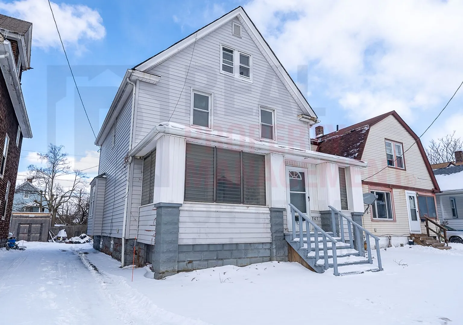 Charming & Spacious 4-Bedroom Home — Photo 1