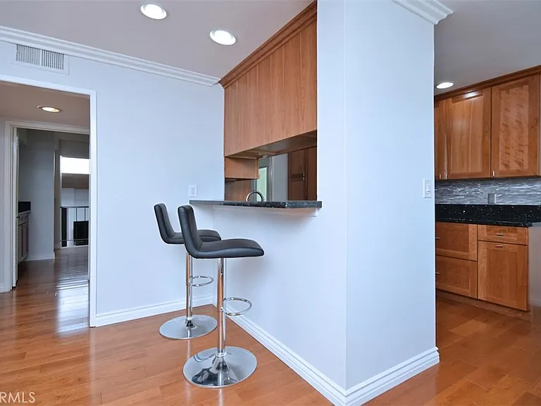 11856 Moorpark St #H — Photo 19