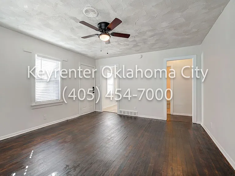 4913 N Willow Ave — Photo 10