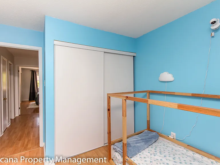 72 Burlington Cres #1 — Photo 16