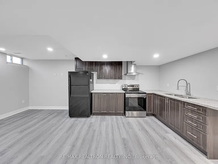 32 Chasser Dr — Photo 4