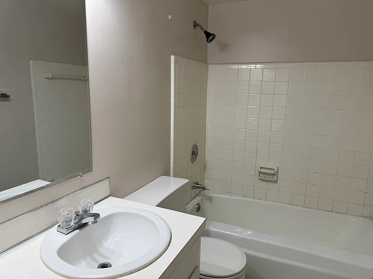 87 Port Sheldon St SW — Photo 5