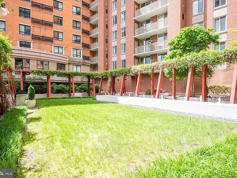 1000 New Jersey Ave SE #317 — Photo 35