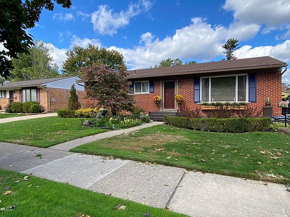 2nd image of 32228 Oakley St