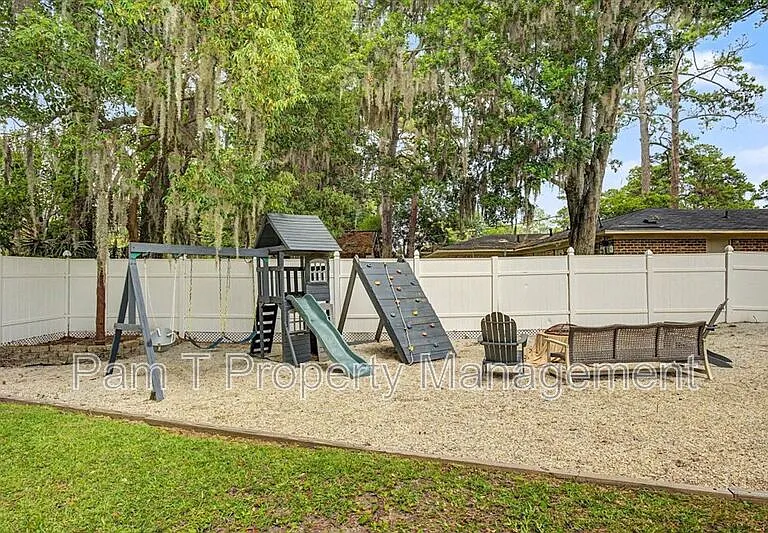 1332 Grace Dr — Photo 31