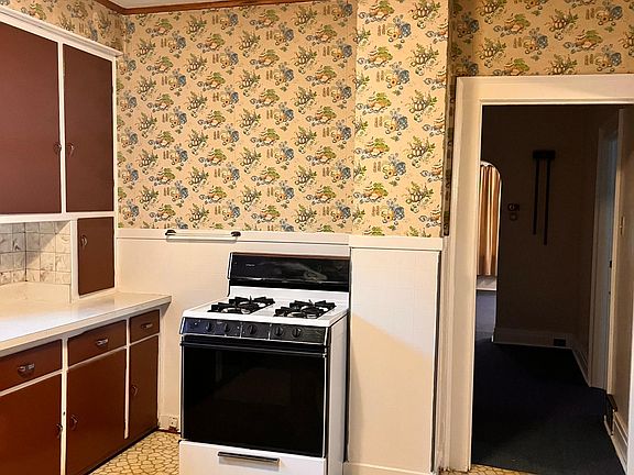 4th image of 15 Littlefield Ave