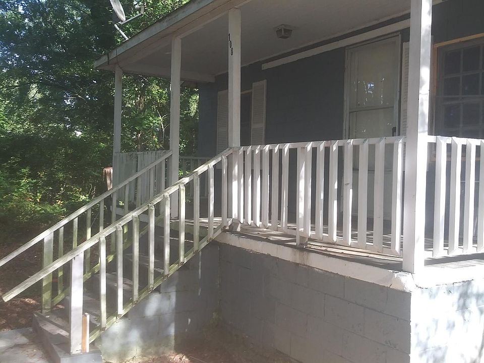 2nd image of 108 Mason St