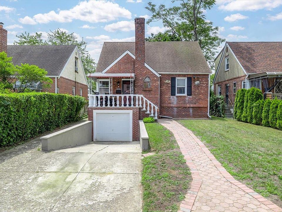 1st image of 22324 Murdock Avenue