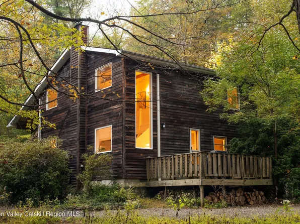 8 Sylken Lane, West Hurley, NY 12491