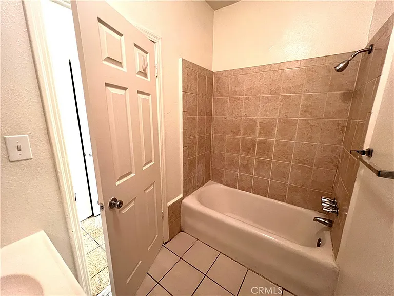 3919 Walton Ave — Photo 10
