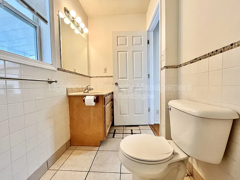 1656 Fremont Ave NW — Photo 14