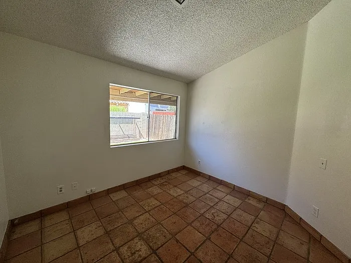 1618 E Sandra Ter — Photo 10