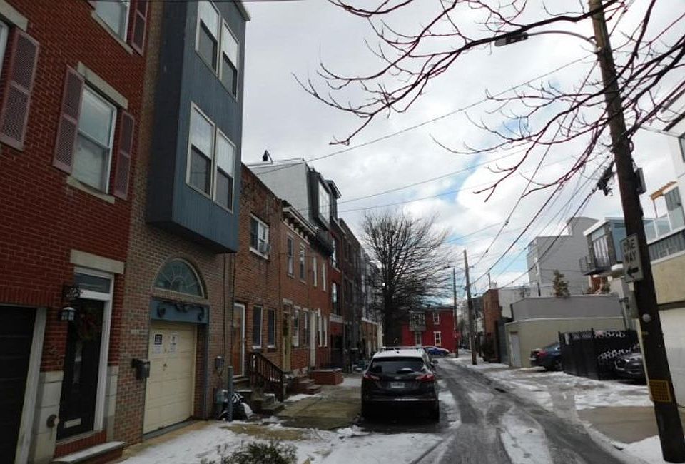 Exterior Neighborhood (street photo)