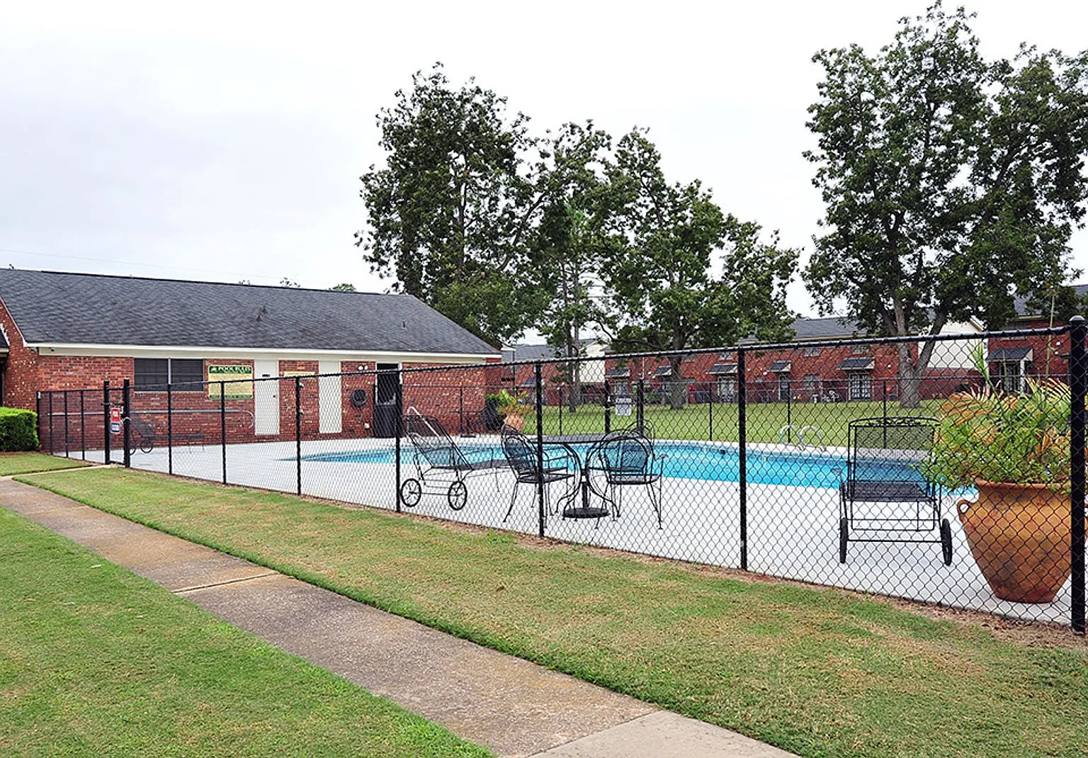 Huntingdon Apartments — Photo 3