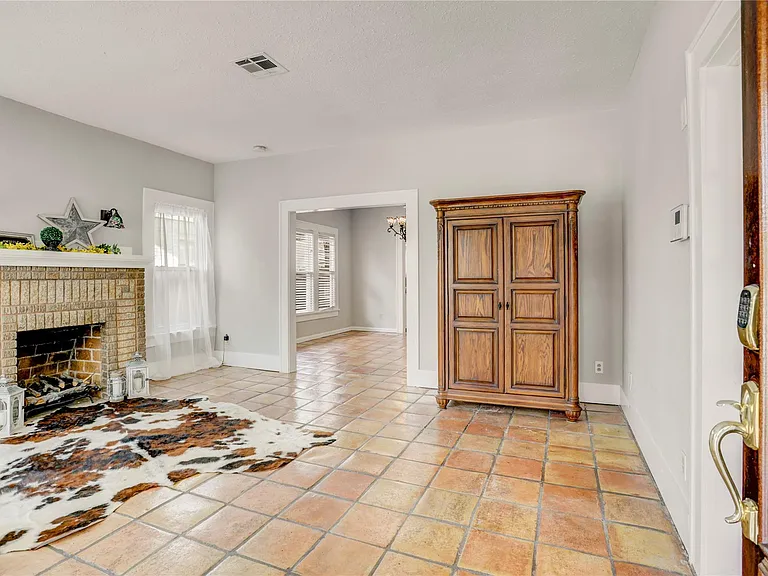 5221 Mulford St — Photo 4