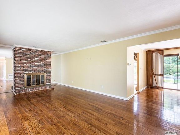 2nd image of 110 Clapham Ave