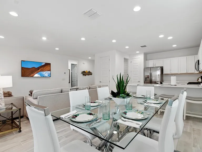 8904 W Solano Dr — Photo 6