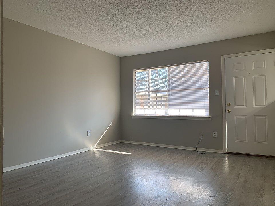 Apartment 3636 Spottswood Ave. #8