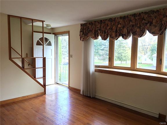 3rd image of 108 Fernpark Dr