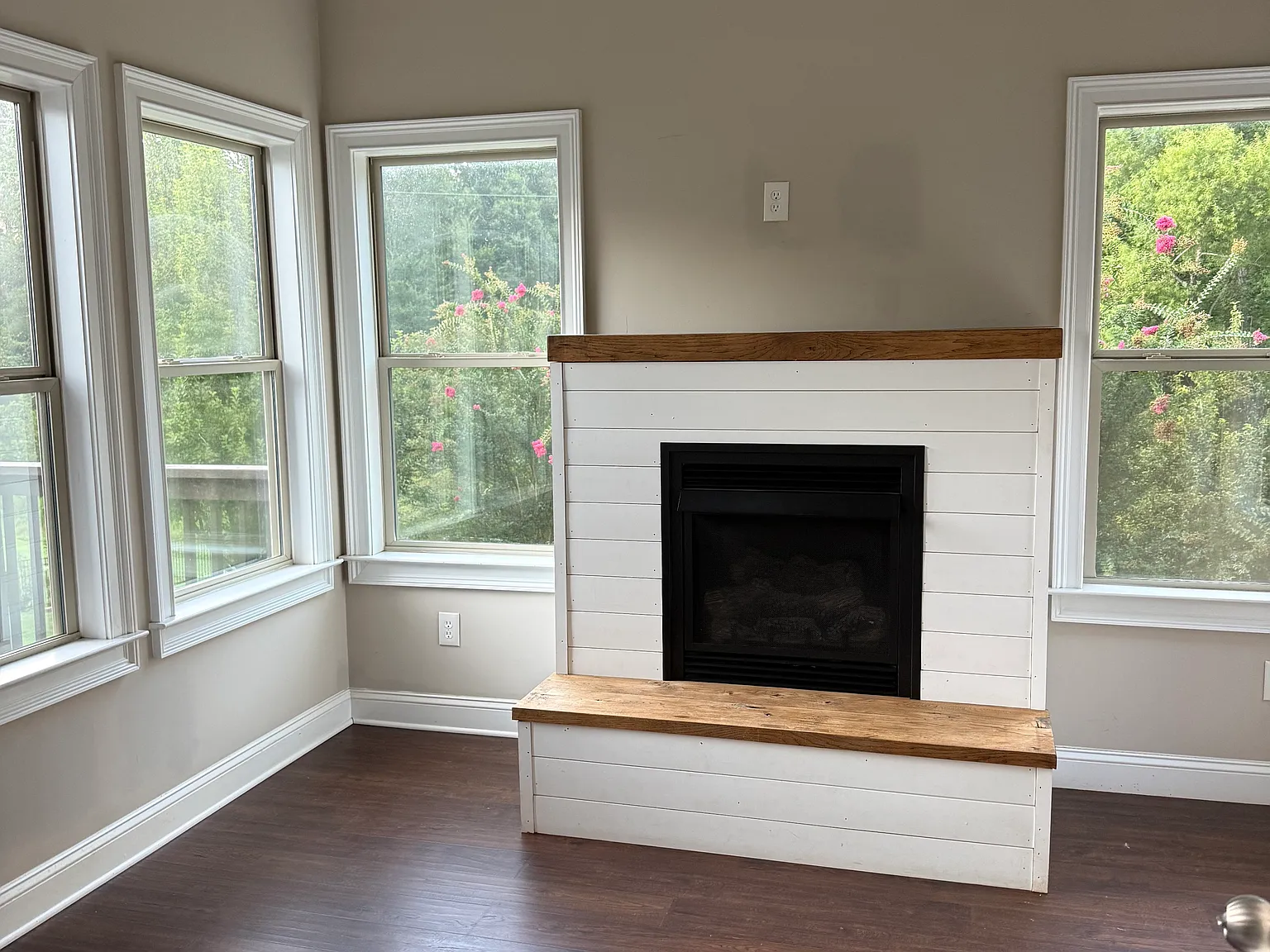 6 bed, 5133 sqft, $5,250 — Photo 3