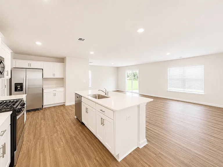 225 Deskin Ln — Photo 2