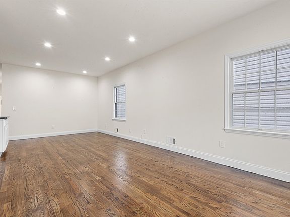 3rd image of 215 South St Floor 1