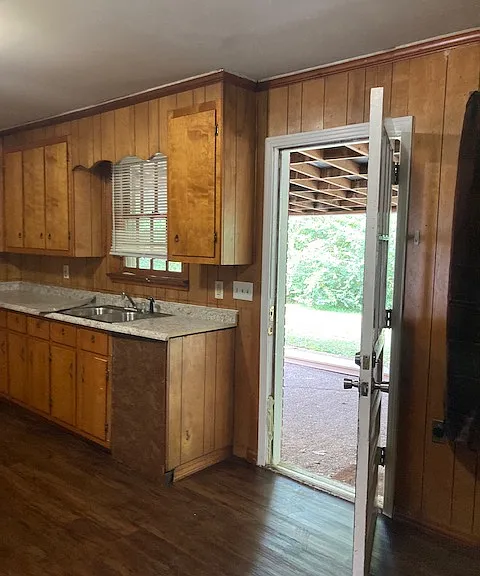 1105A Kitchen & Dining To Back Door With Covered Patio_01252023