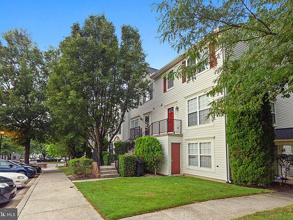 2nd image of 863 English Chestnut Dr #2