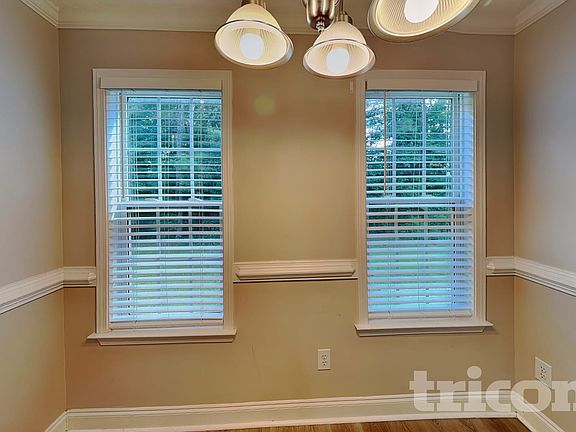 5th image of 110 Brooks Cir