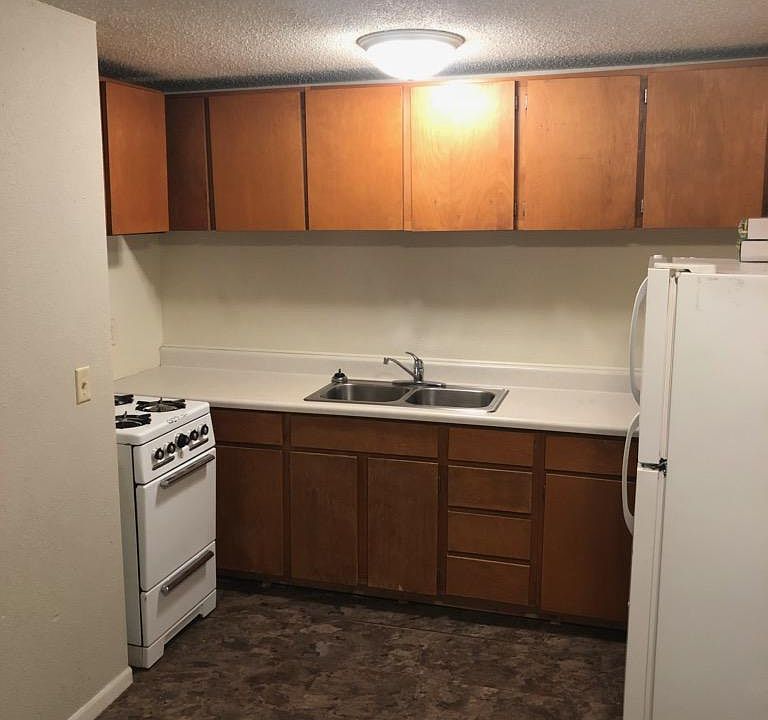 2nd image of 18 6th St SE APT 4