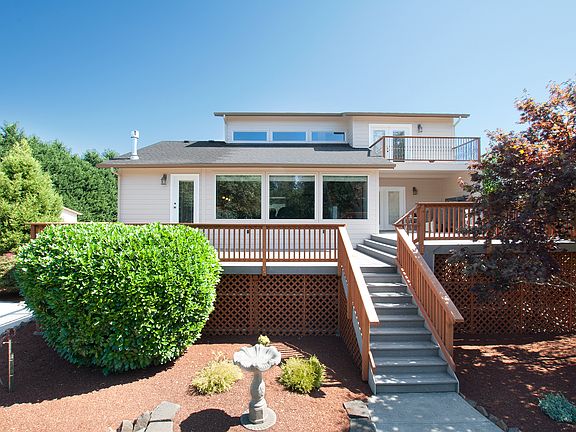 3rd image of 205 Shoreline Dr