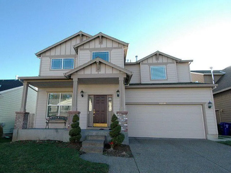 4 bed, 2419 sqft, $2,895 — Photo 1