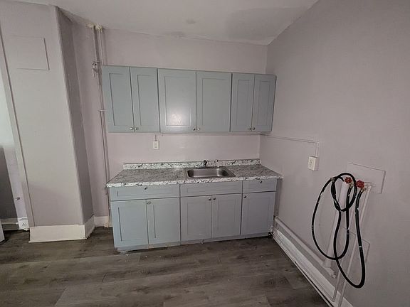 5th image of 94 Brook St