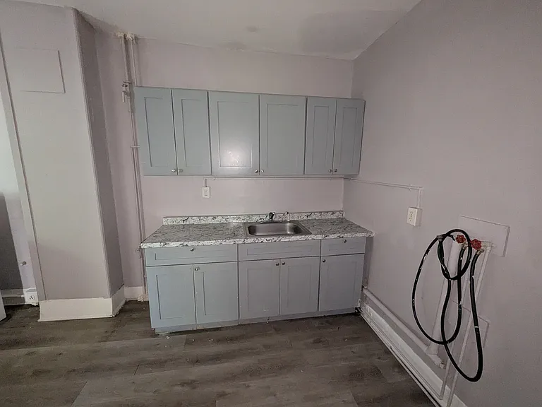 94 Brook St — Photo 4