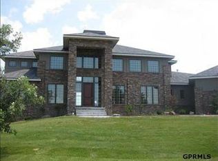 1903 Wood Bridge Cir, Papillion, NE 68046