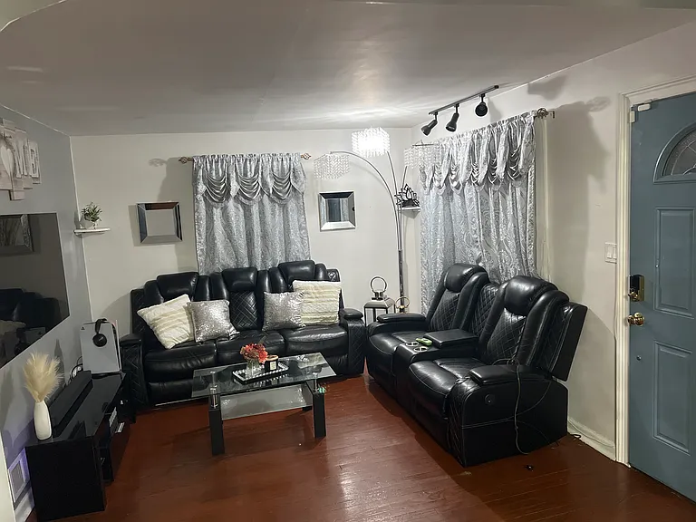 717 Sheridan Ave — Photo 3