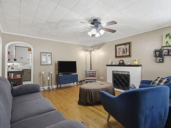 3rd image of 1058 S Thelma Avenue
