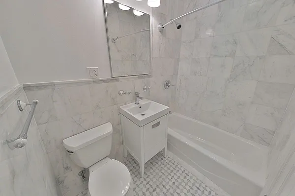 Rented by CitySites Real Estate Group | media 15