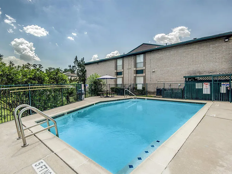 Spring Hill Village Apartments — Photo 16