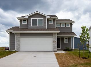 1117 Fifield Rd, Pella, IA 50219