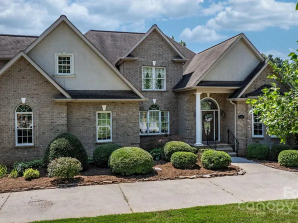 2301 Willow Creek Dr, Newton, NC 28658