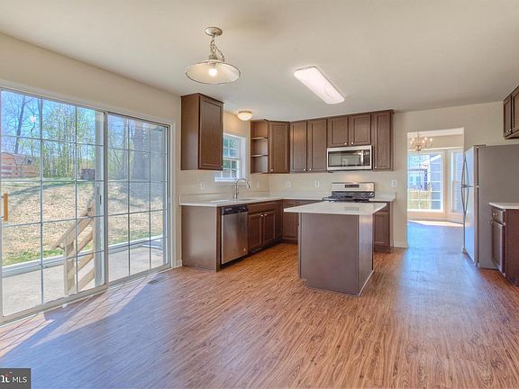 5th image of 93 Saint Roberts Dr